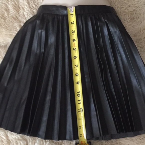 H&M-blk polyester pleated mini skirt!like new! - Picture 4 of 5